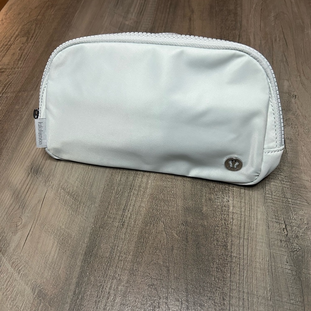 NWT Lululemon Everywhere Belt Bag 1L *Vapor*